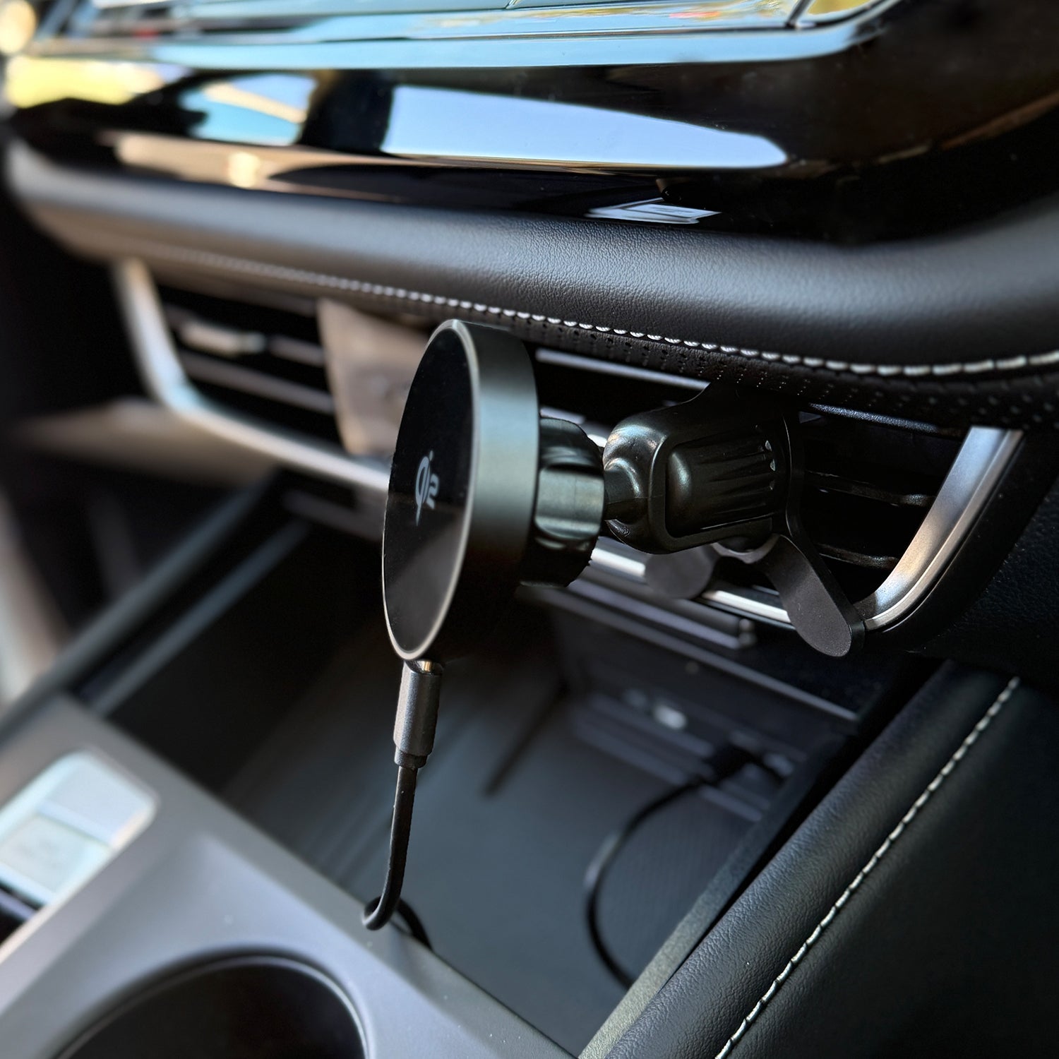Custom - NINE CARAT Qi2 Magnetic Wireless Charging Car Mount