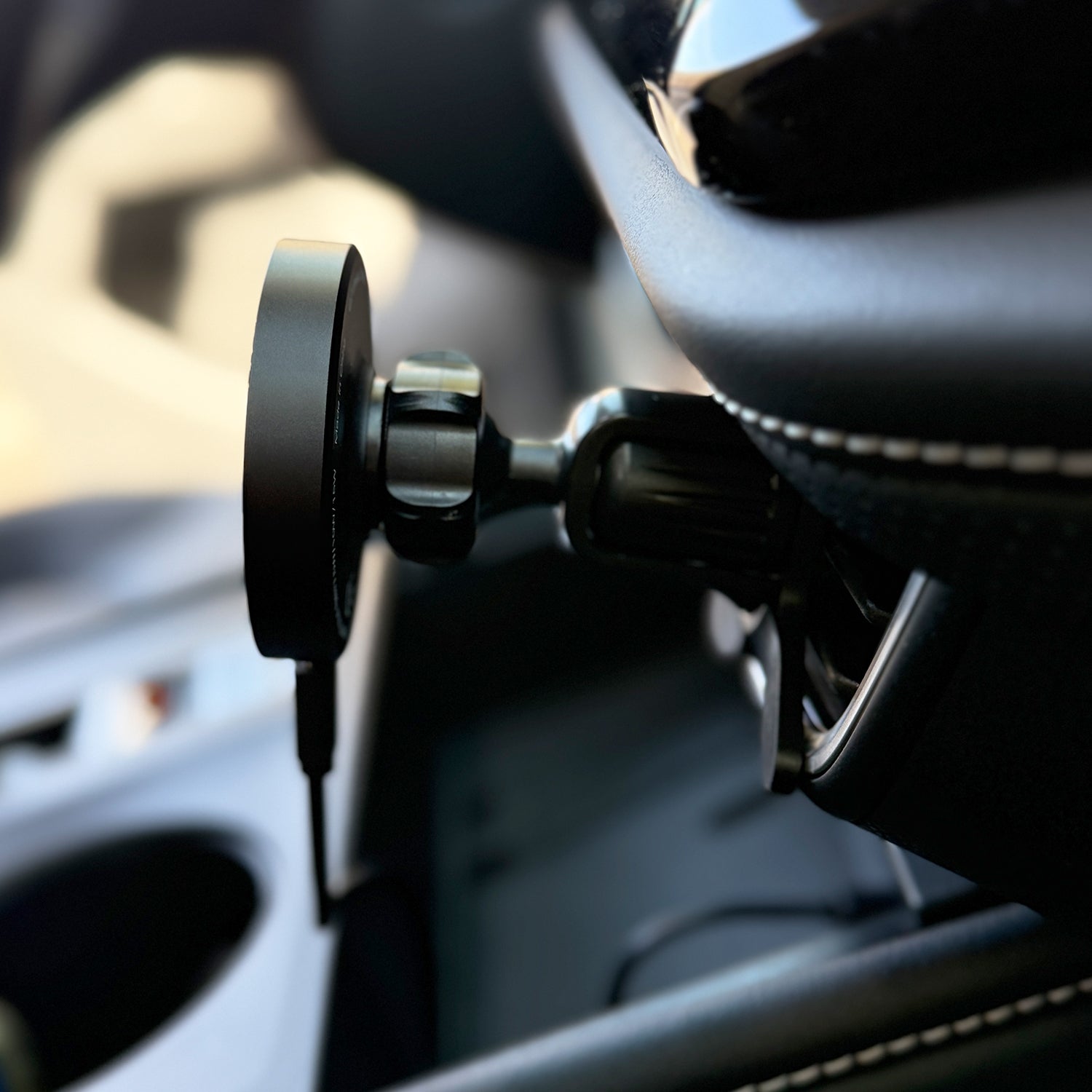 Custom - NINE CARAT Qi2 Magnetic Wireless Charging Car Mount