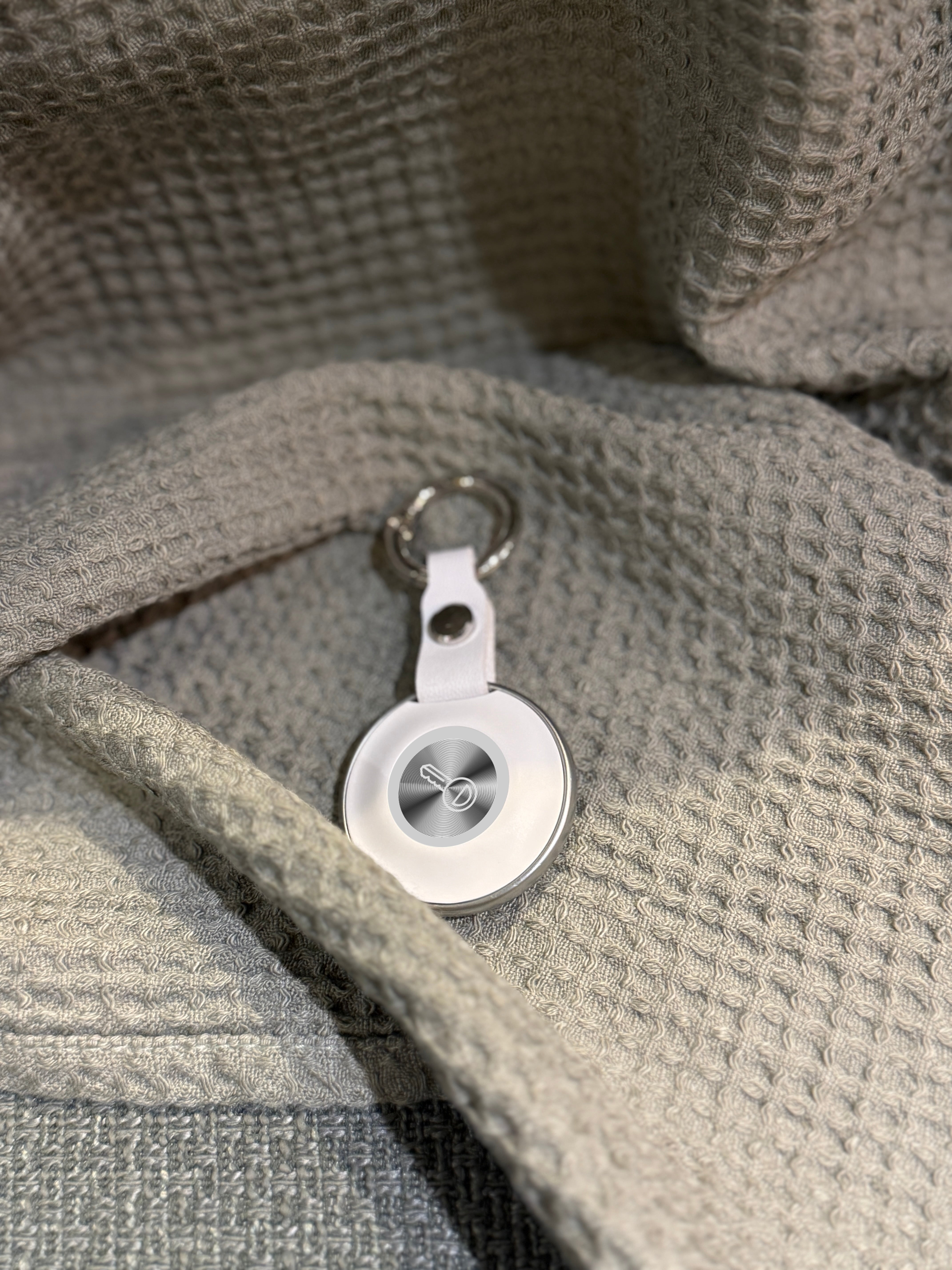 FindMy Smart Tag Bluetooth Tracker, White, 1 Pack