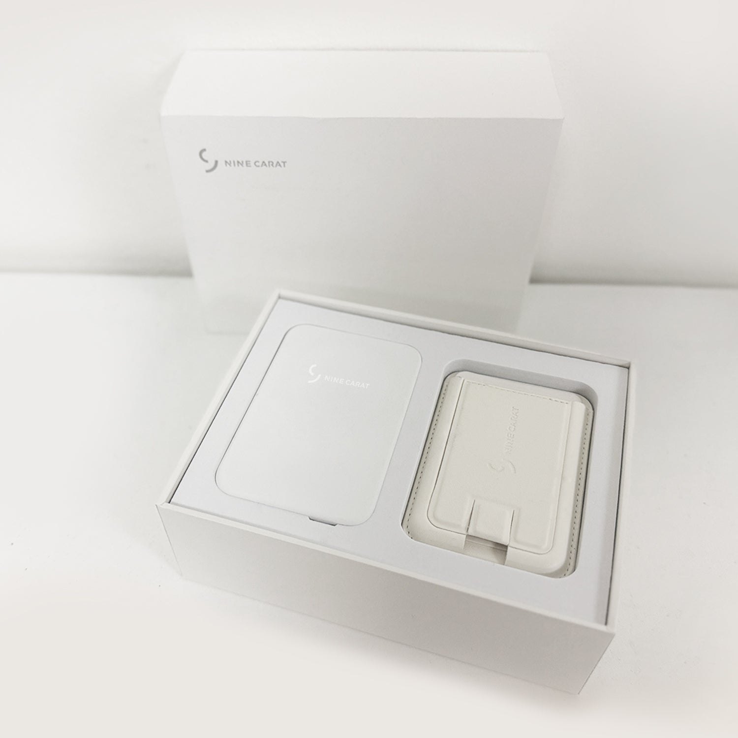 NineCarat Magnetic  Power Bank (5K, Double-Sided, included Wallet, White)